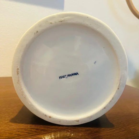 Vintage blue and white Chinoiserie Pagoda Lidded Jar - Picture 4 of 4